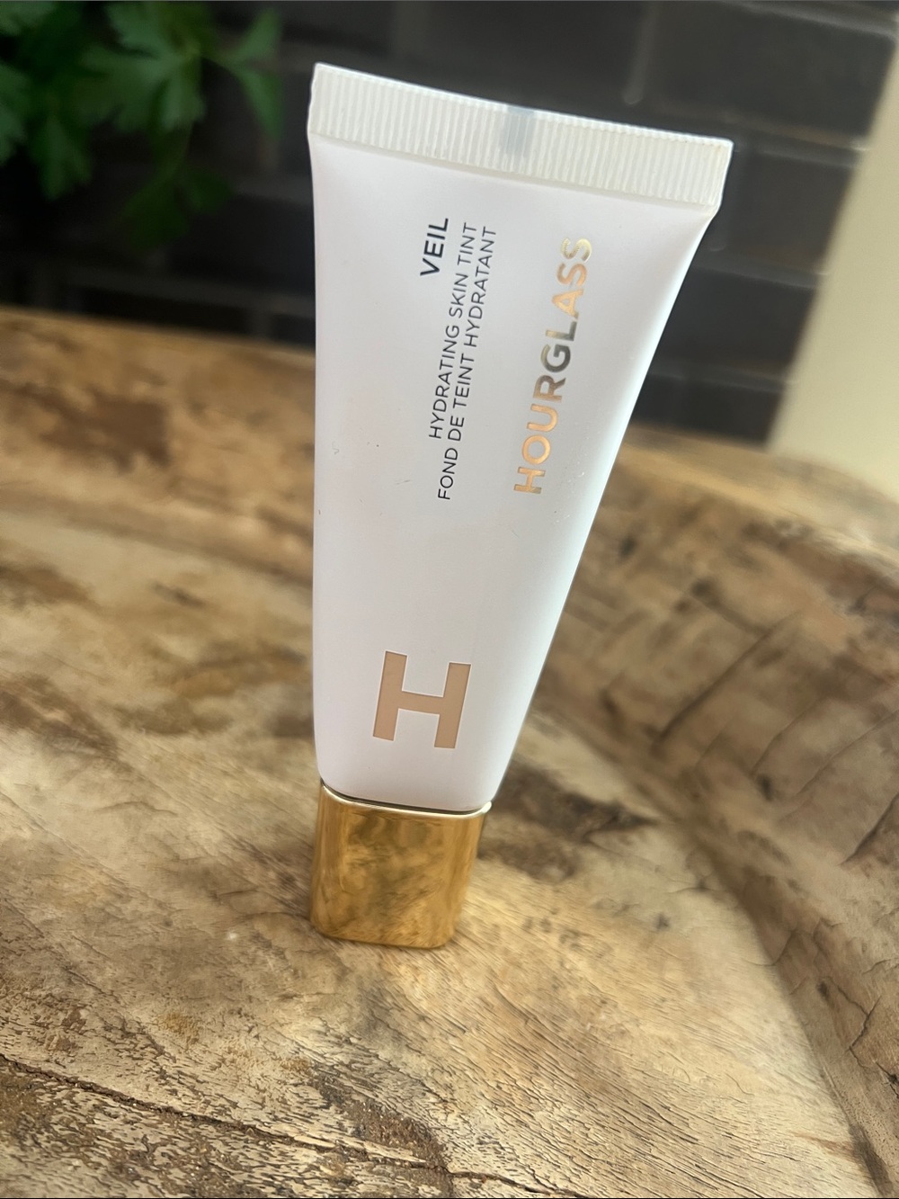 Hourglass Veil Hydrating Skin Tint in 3